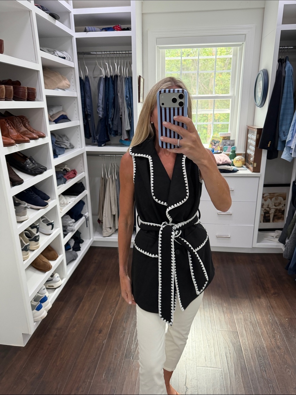 Black Sleeveless Tie-Waist Sleeveless Sweater Vest with White Trim - S